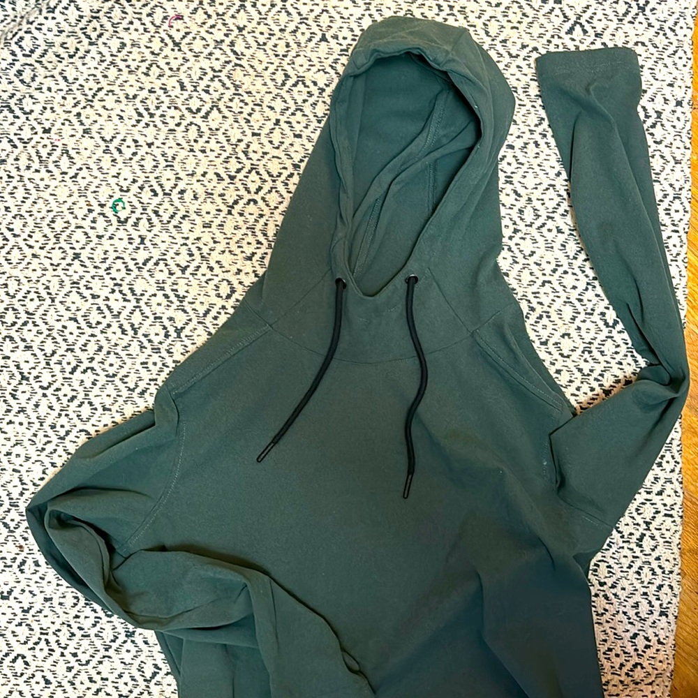 Never worn Small Algo athletic hoodie. Great for running & athleasure 🏃🏼